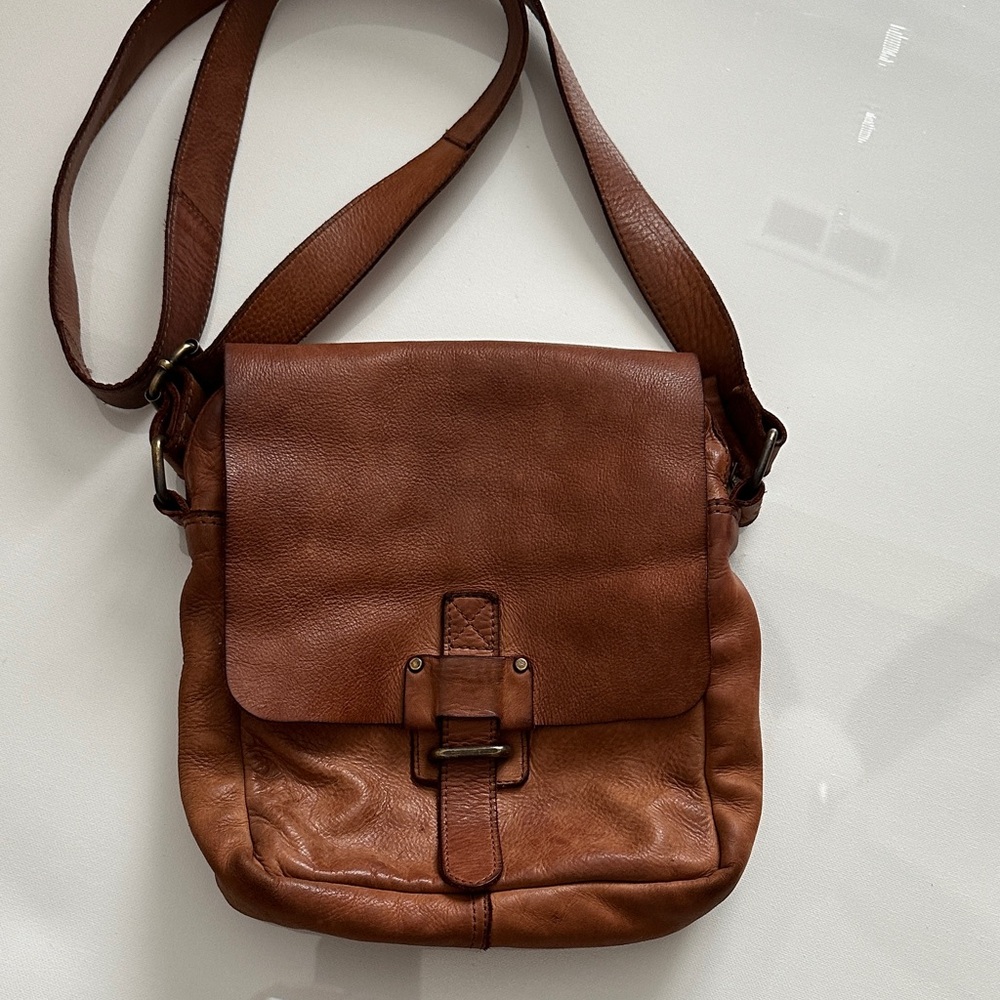 Elegant Brown Leather Crossbody Bag